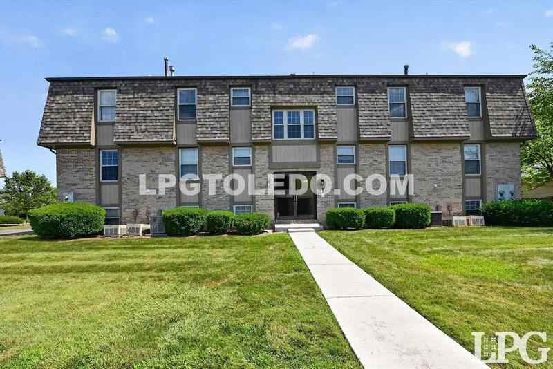 801 Hilltop Ln - Photo 3 of 28