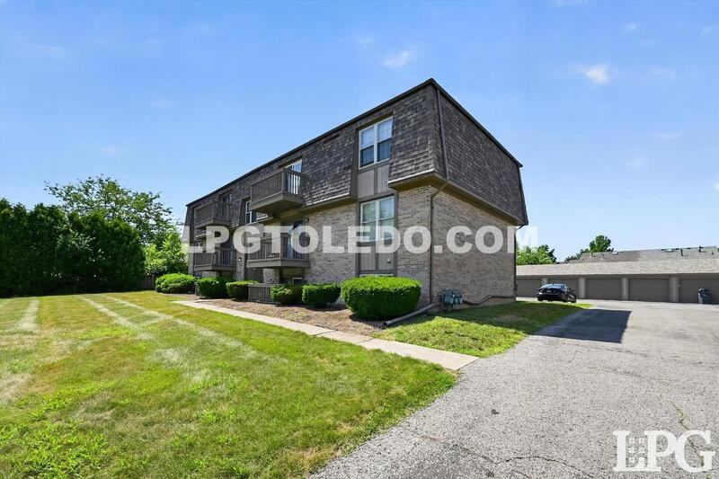 801 Hilltop Ln - Photo 4 of 28
