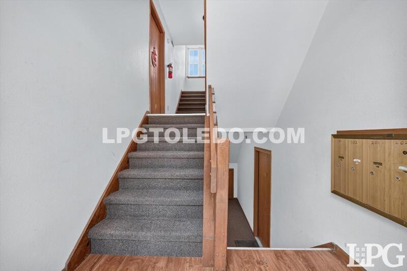 801 Hilltop Ln - Photo 6 of 28