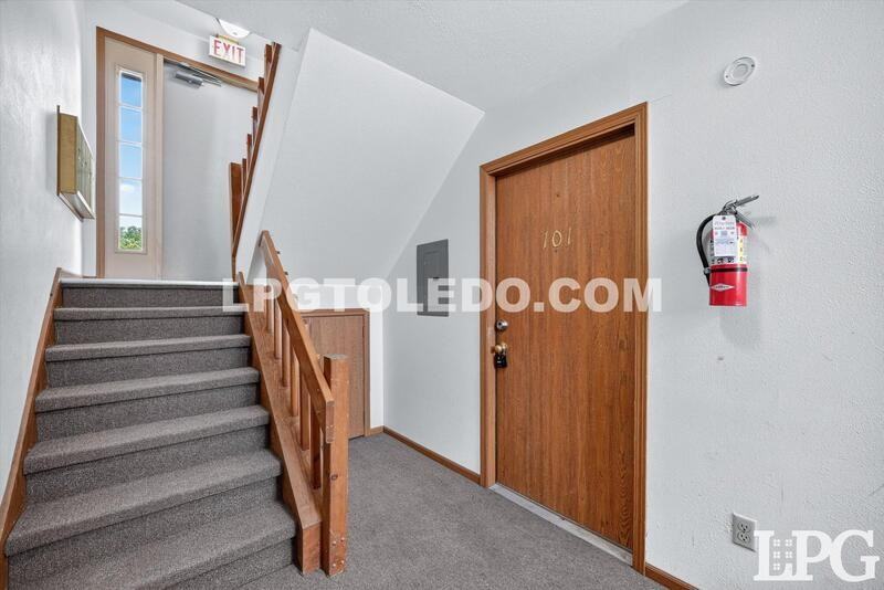 801 Hilltop Ln - Photo 7 of 28