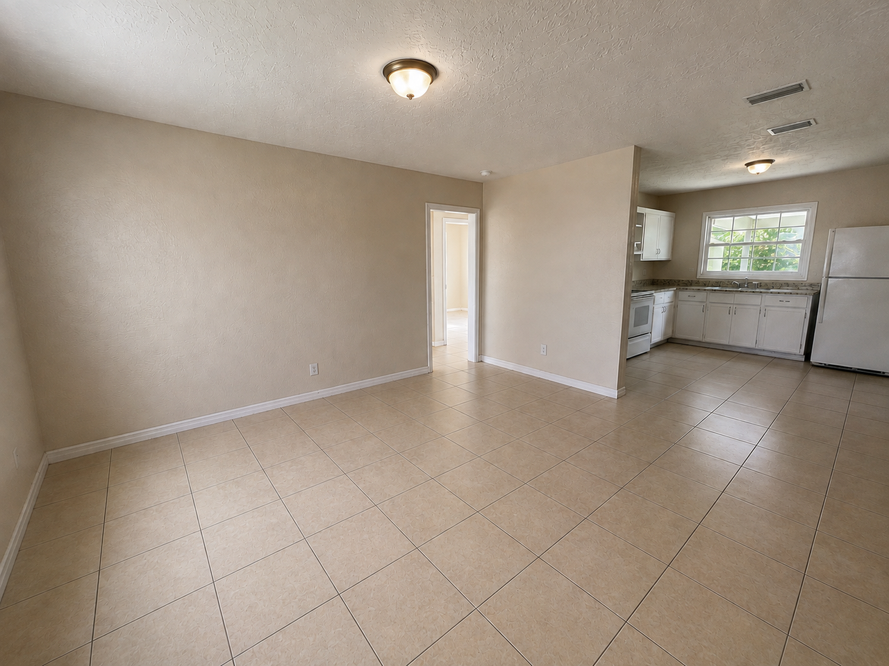 37312 Lock St - Photo 4 of 10