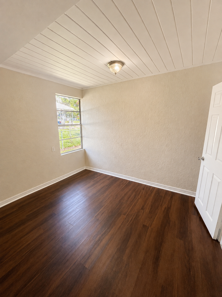 37312 Lock St - Photo 7 of 10