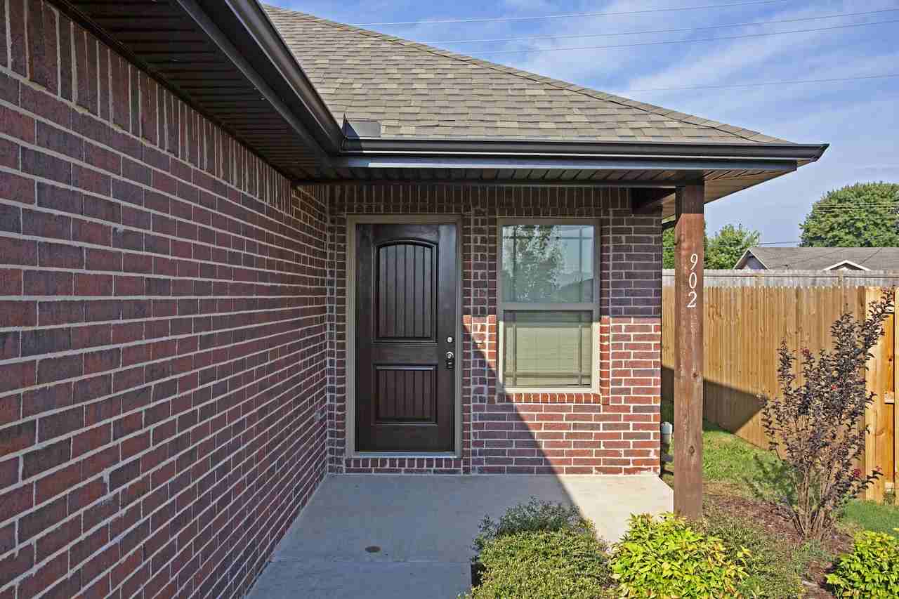 902 Sw Crownview St - Photo 2 of 21