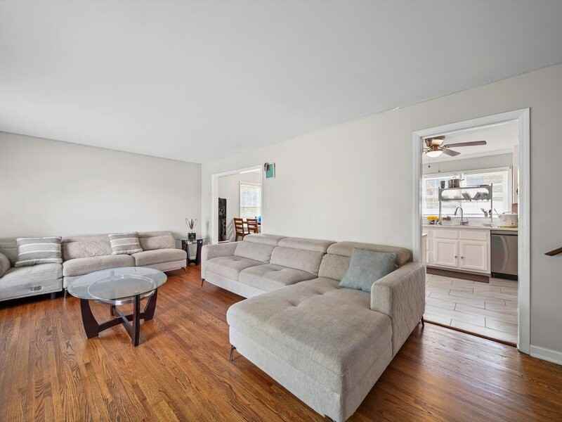 335 Meadowdale Ln - Photo 4 of 44