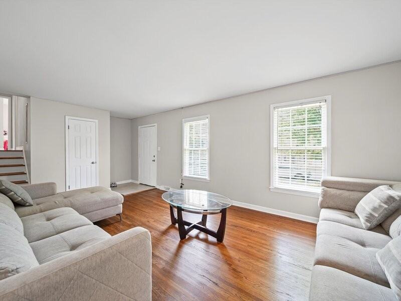 335 Meadowdale Ln - Photo 6 of 44