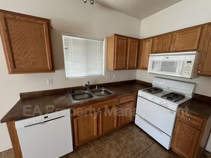 2605 Sarita Ave Nw - Photo 6 of 17