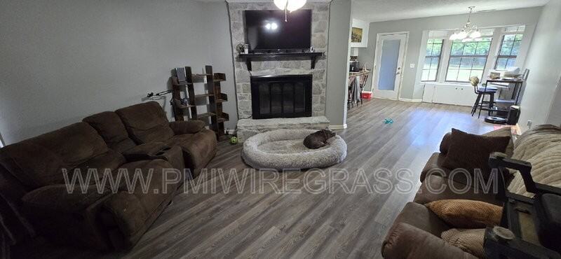 115 Blossom Dr - Photo 3 of 17