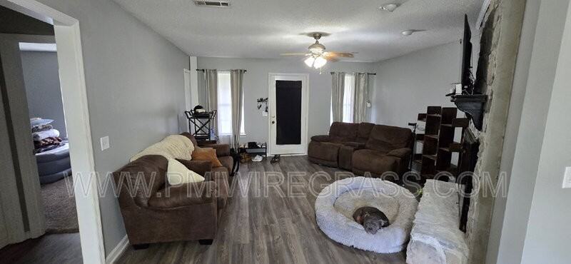 115 Blossom Dr - Photo 4 of 17