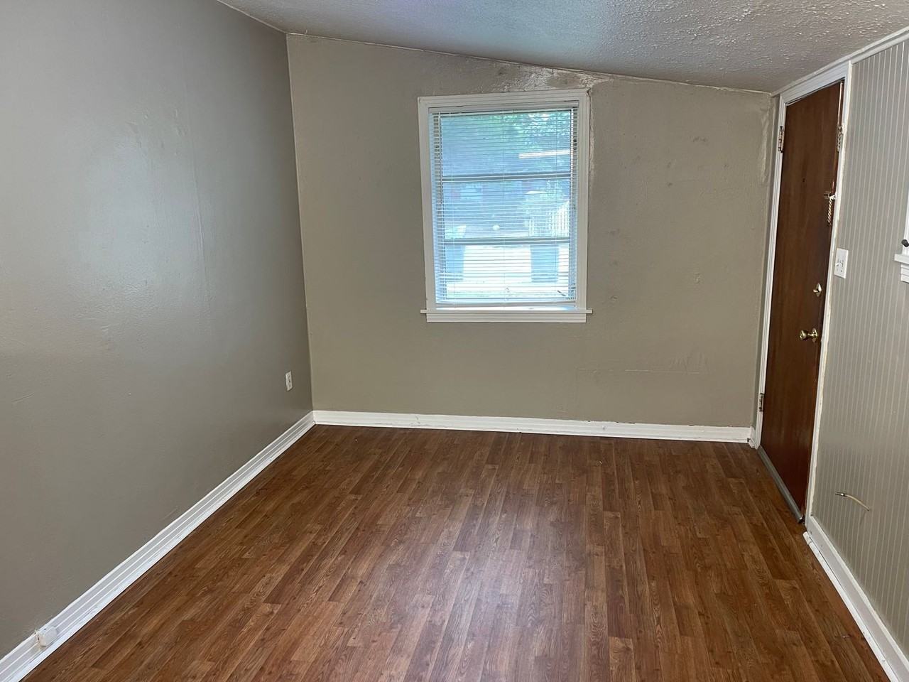 E 8th Ave - Photo 5 of 8