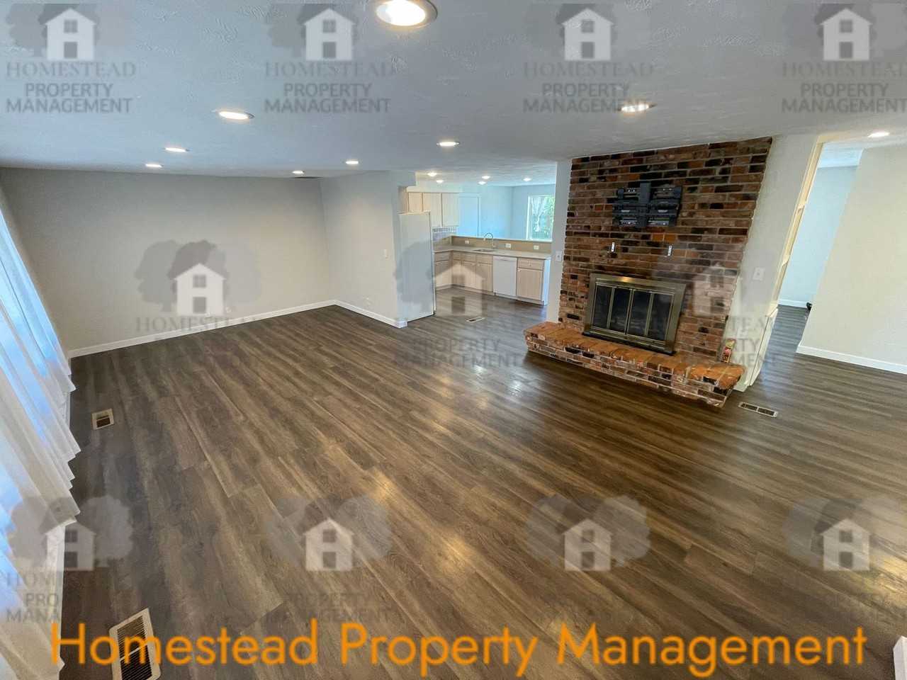130 Cottonwood Ct N - Photo 5 of 26