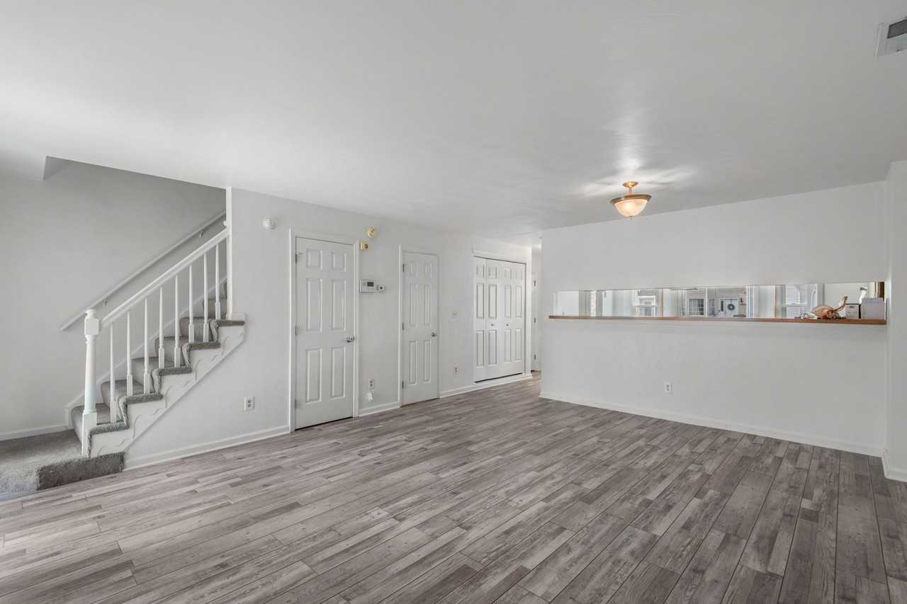 1365 Longlac Rd - Photo 5 of 21