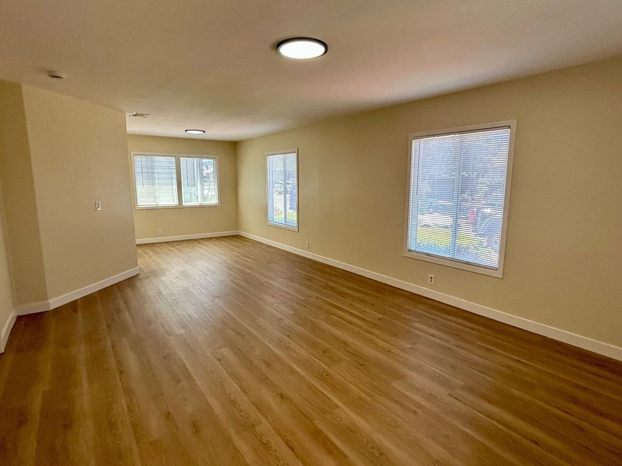 1254 Lillian Ave - Photo 2 of 14