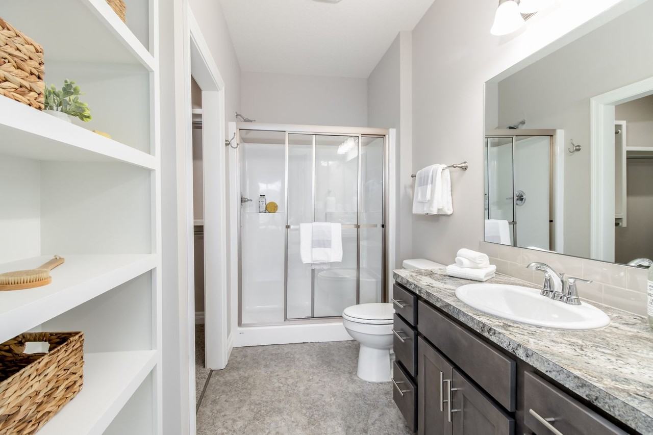 4167 N Manchester Ct - Photo 3 of 13