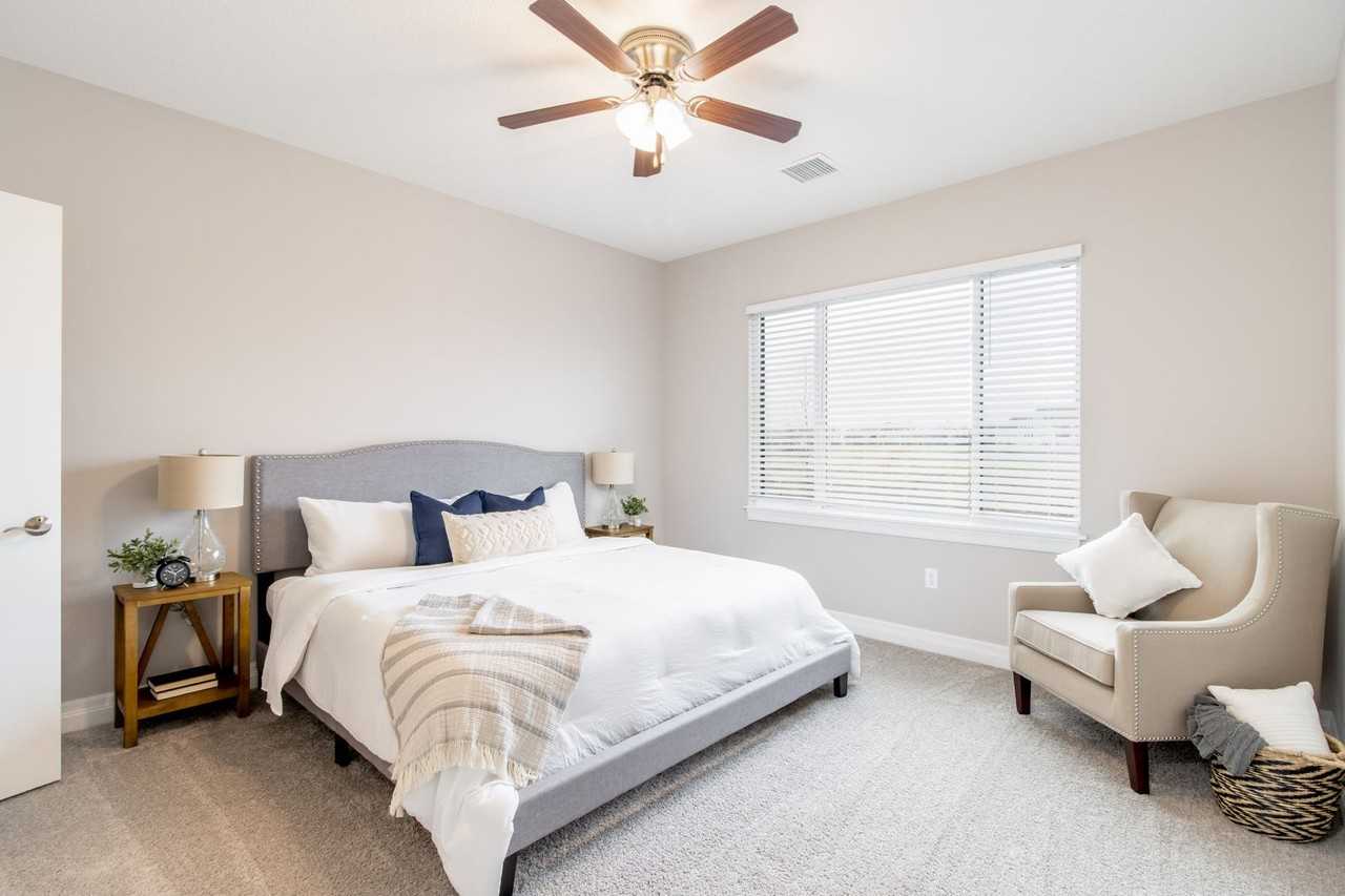 4167 N Manchester Ct - Photo 4 of 13