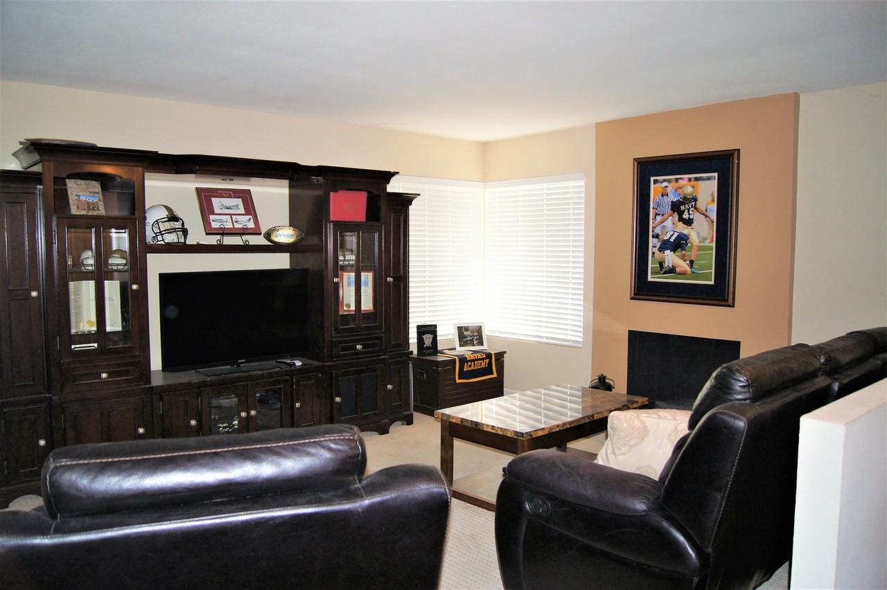 10756 Sayers Ct - Photo 3 of 21