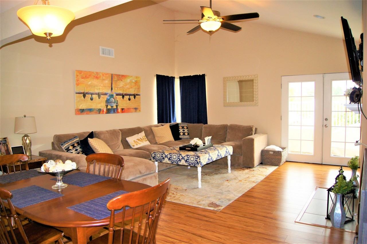 10756 Sayers Ct - Photo 4 of 21