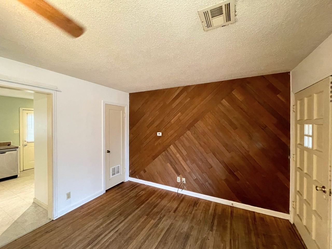1903 Cone St - Photo 5 of 19