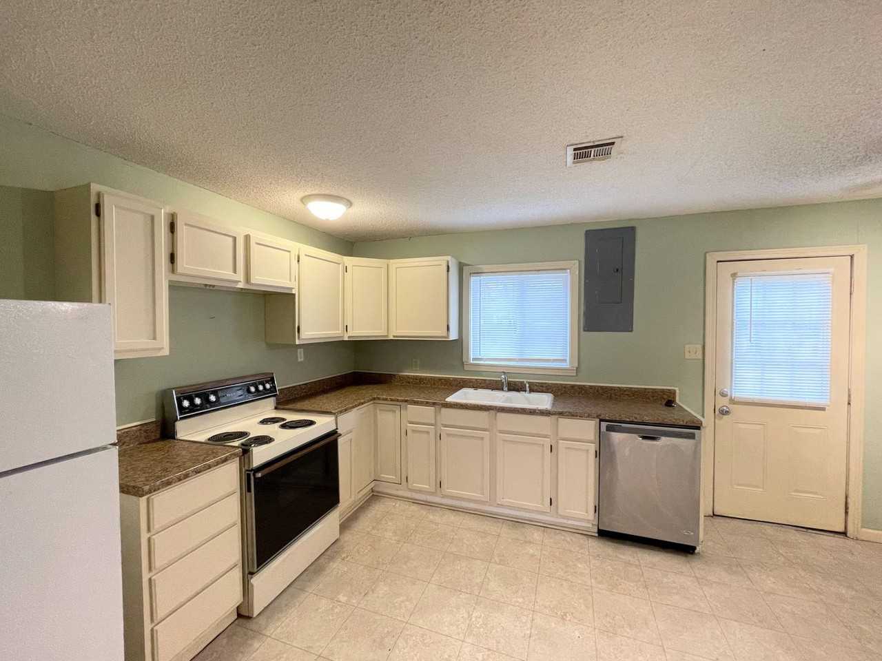 1903 Cone St - Photo 6 of 19
