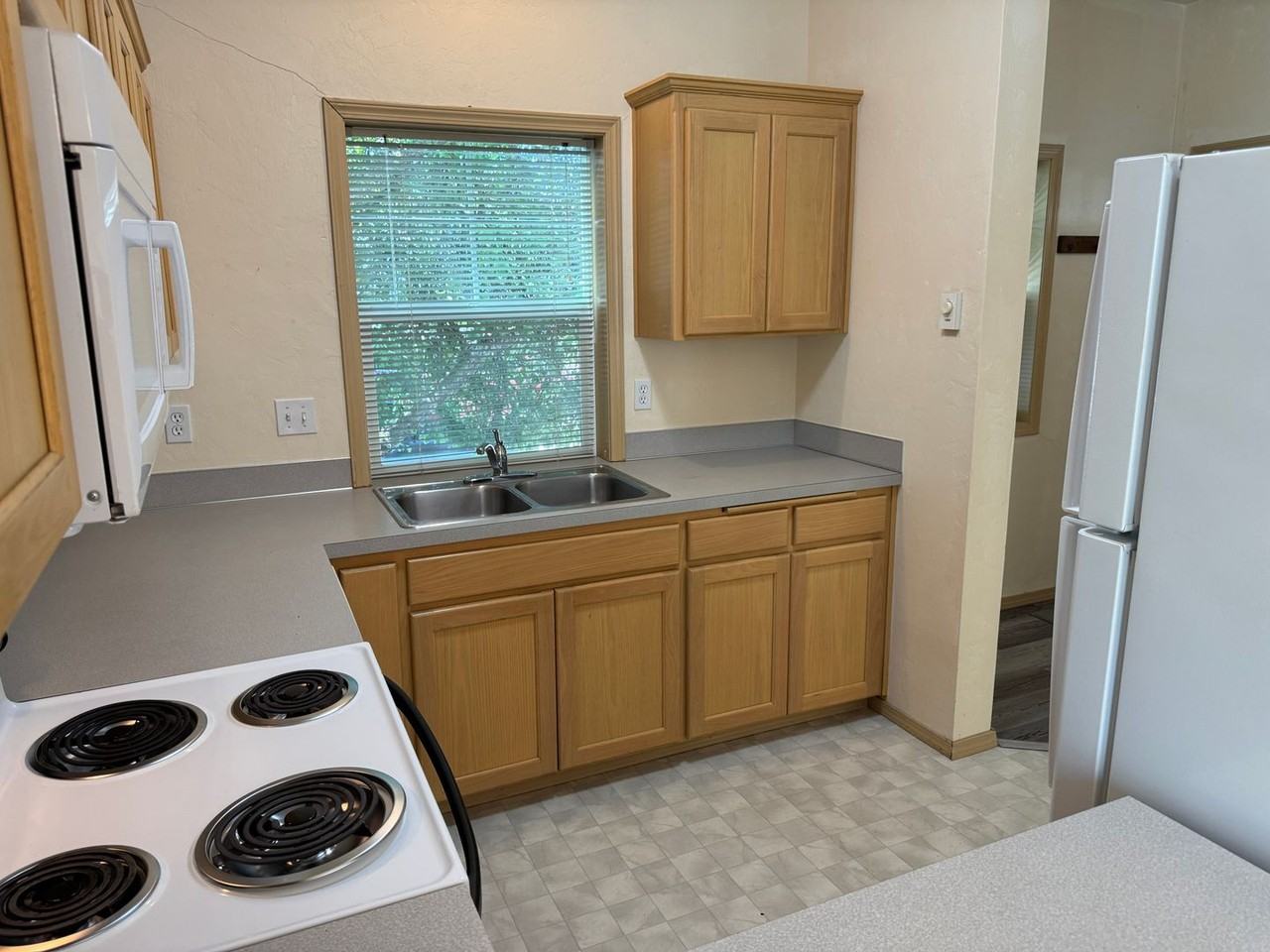 1547 Lincoln St - Photo 5 of 19