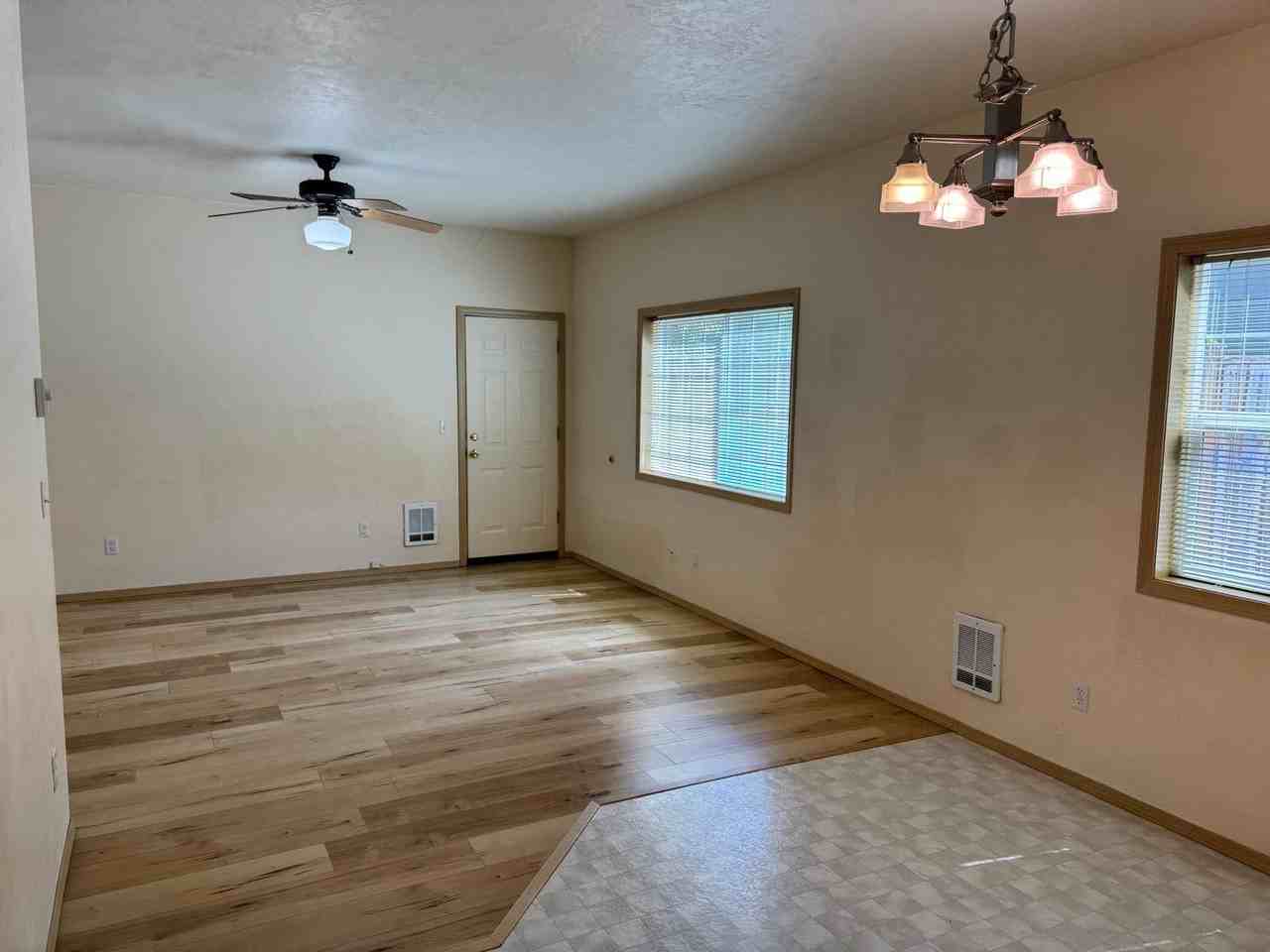 1547 Lincoln St - Photo 7 of 19