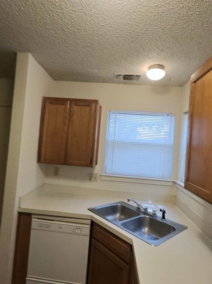 107 Vista Way - Photo 2 of 4