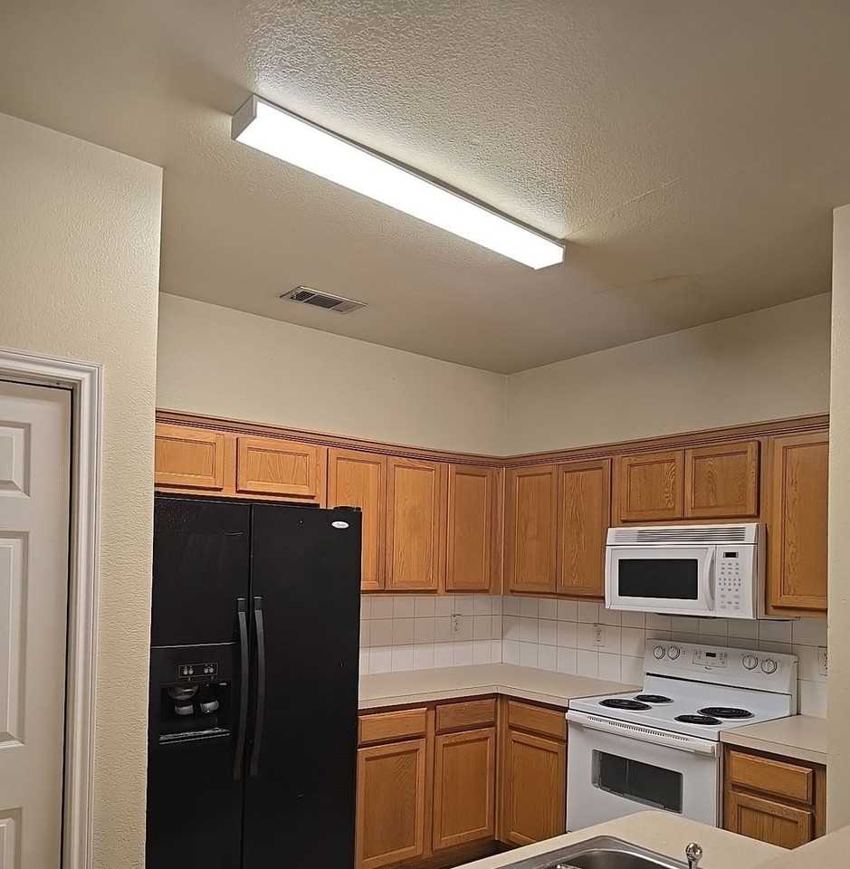 915 Walnut St - Photo 3 of 6