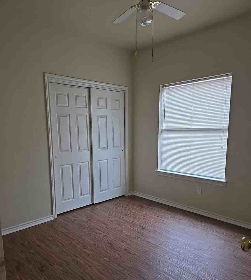 915 Walnut St - Photo 6 of 6