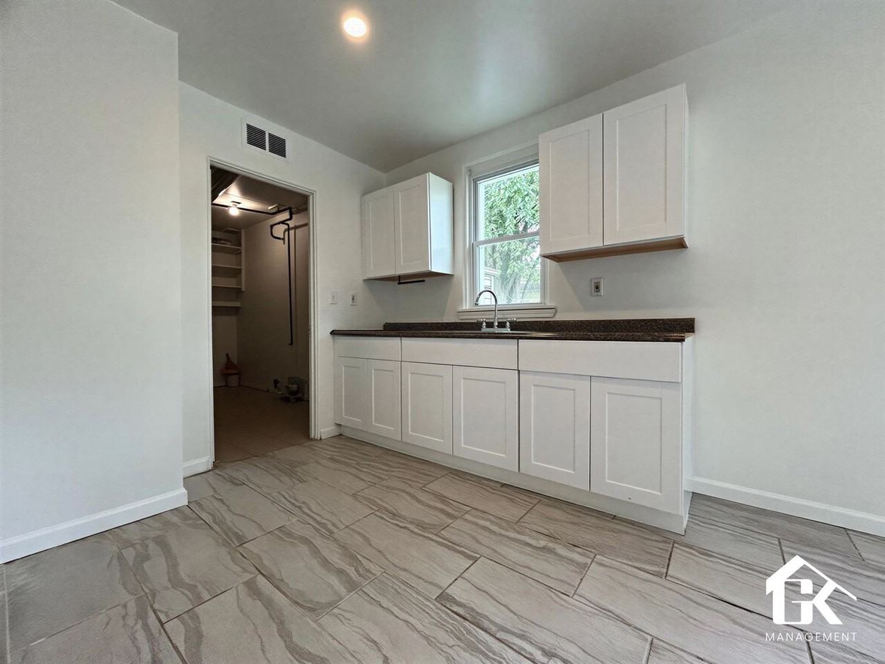 17310 Fenton St - Photo 3 of 15