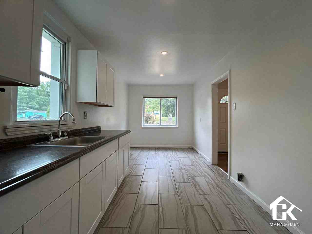 17310 Fenton St - Photo 4 of 15