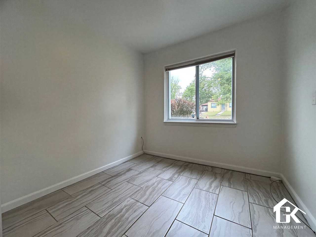 17310 Fenton St - Photo 5 of 15