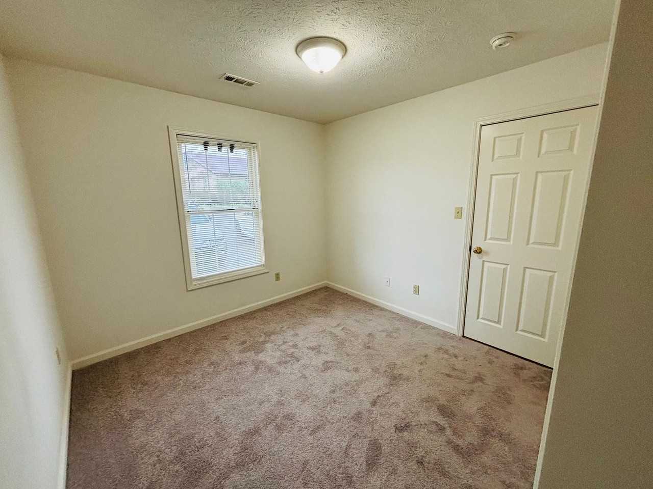 105 Majestic Dr - Photo 4 of 18