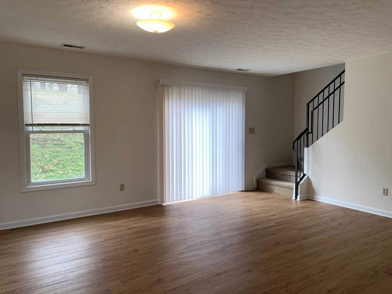 1050 Long St - Photo 4 of 10