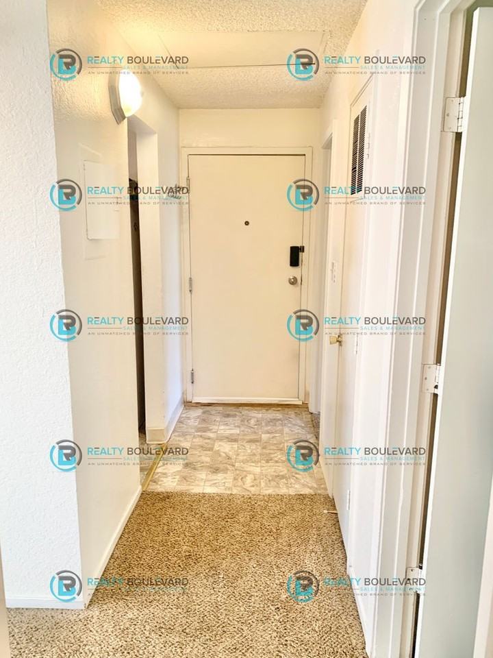 3909 Clear Acre Ln - Photo 3 of 21