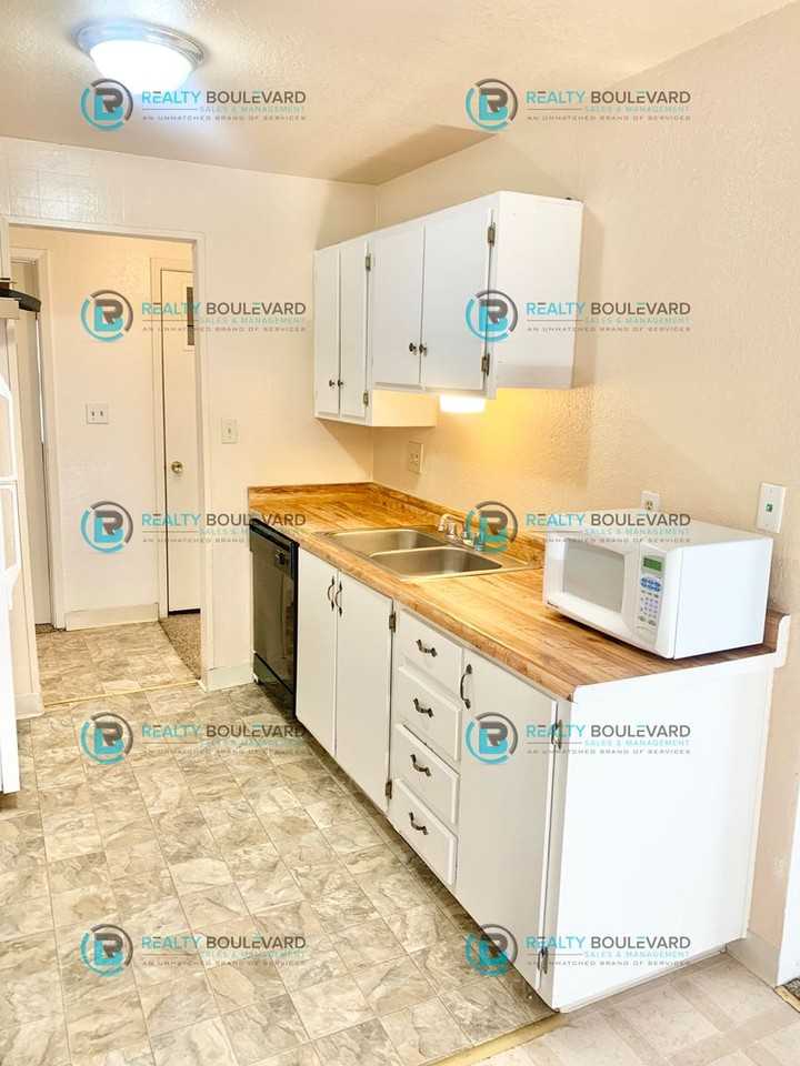 3909 Clear Acre Ln - Photo 6 of 21