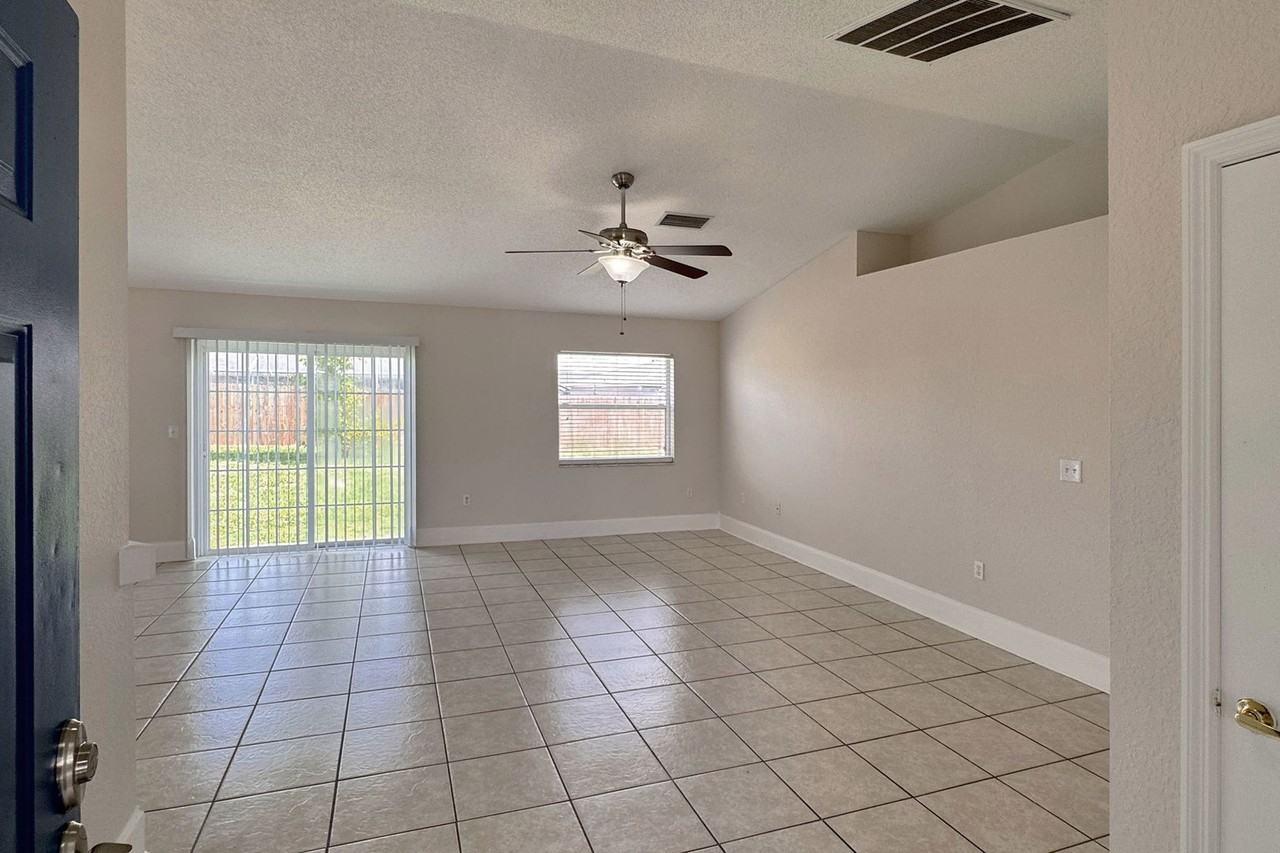 332 Cloverdale Rd - Photo 3 of 22