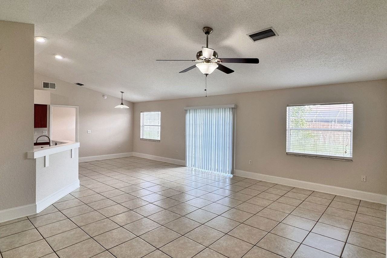 332 Cloverdale Rd - Photo 4 of 22