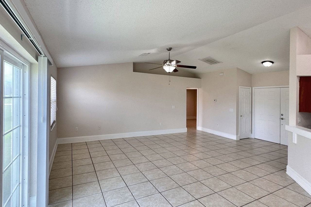 332 Cloverdale Rd - Photo 5 of 22
