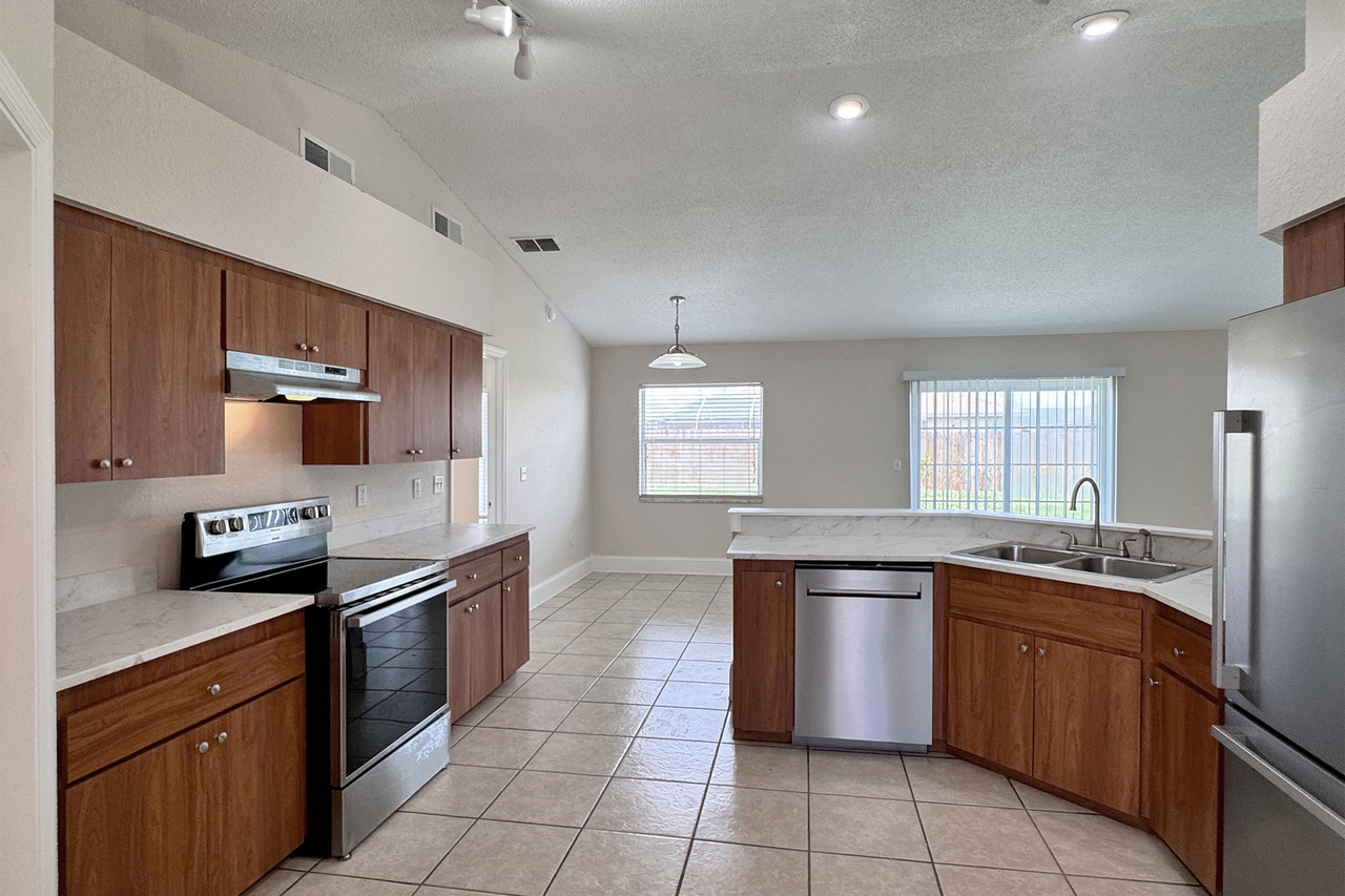 332 Cloverdale Rd - Photo 7 of 22