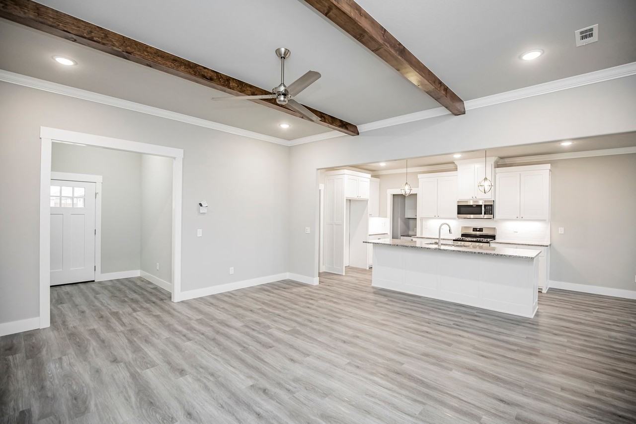 1824 Seay Cir - Photo 2 of 28