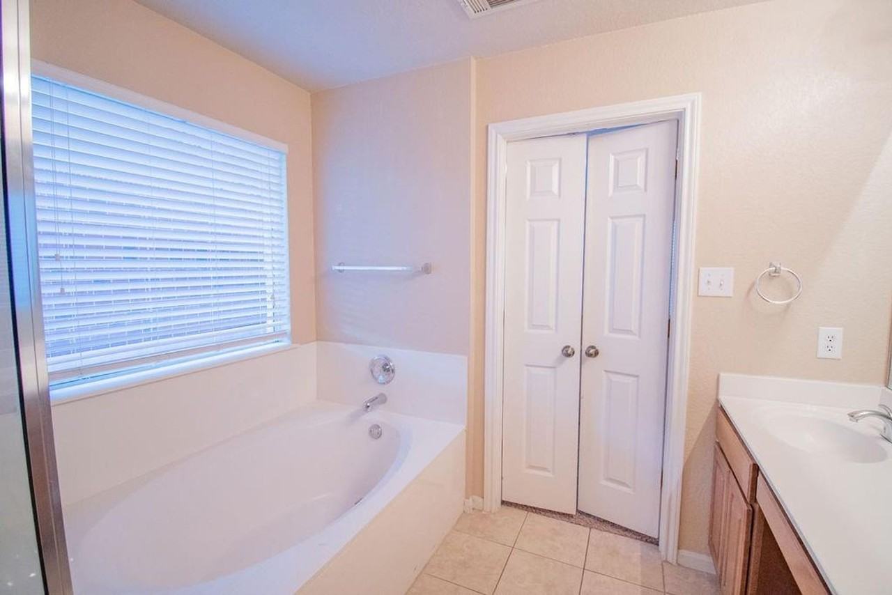 312 Pheasant Rdg - Photo 6 of 34