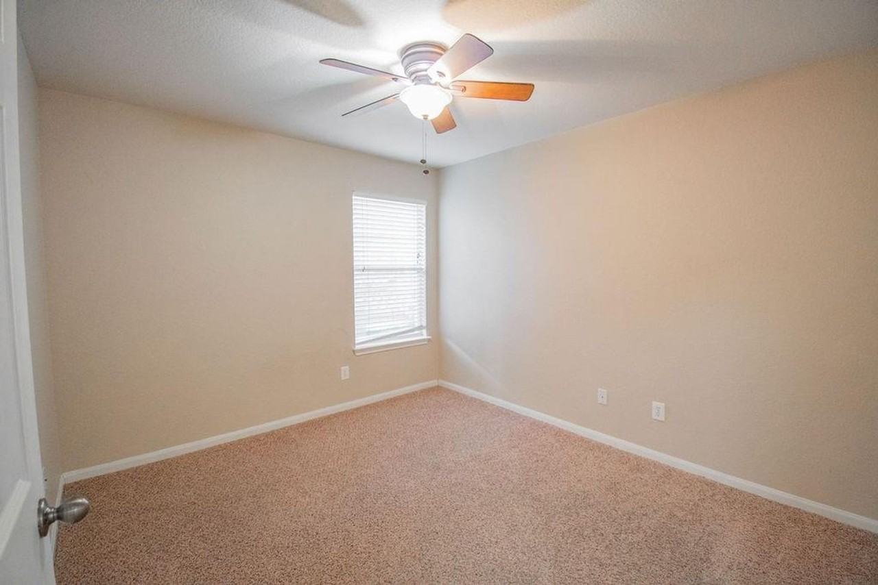 312 Pheasant Rdg - Photo 2 of 34