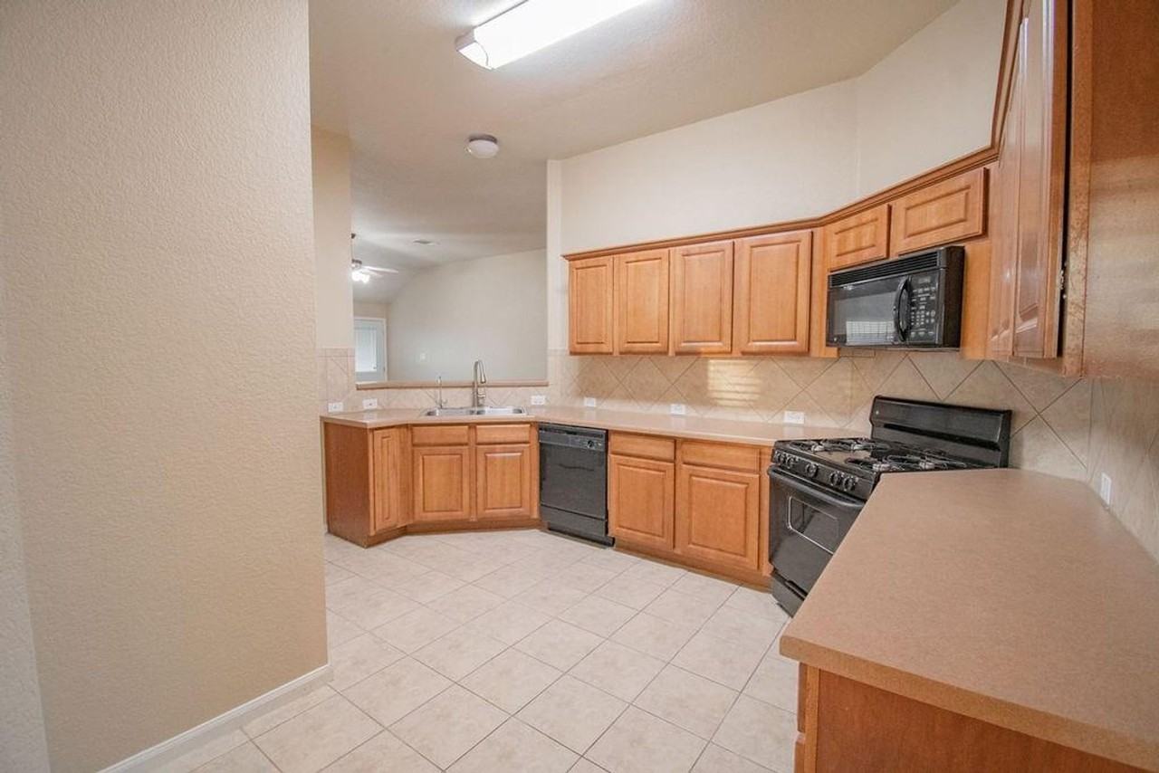 312 Pheasant Rdg - Photo 6 of 34