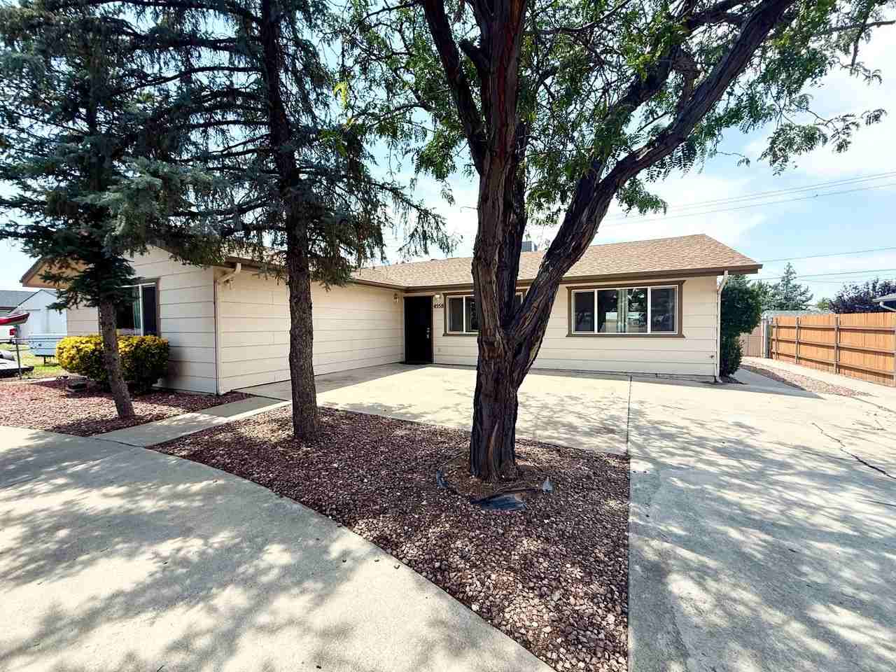 4558 N Miner Rd - Photo 3 of 19
