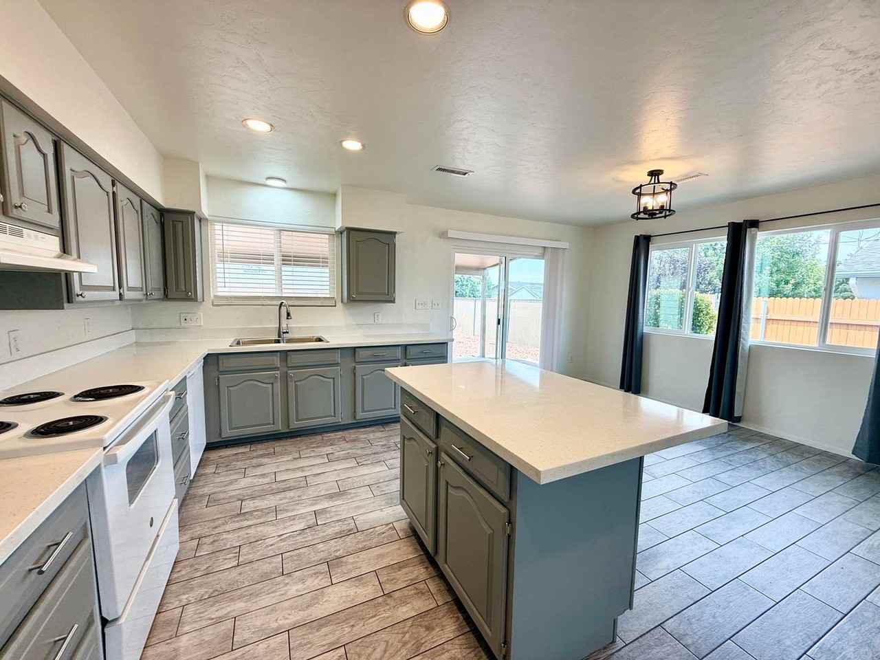 4558 N Miner Rd - Photo 6 of 19