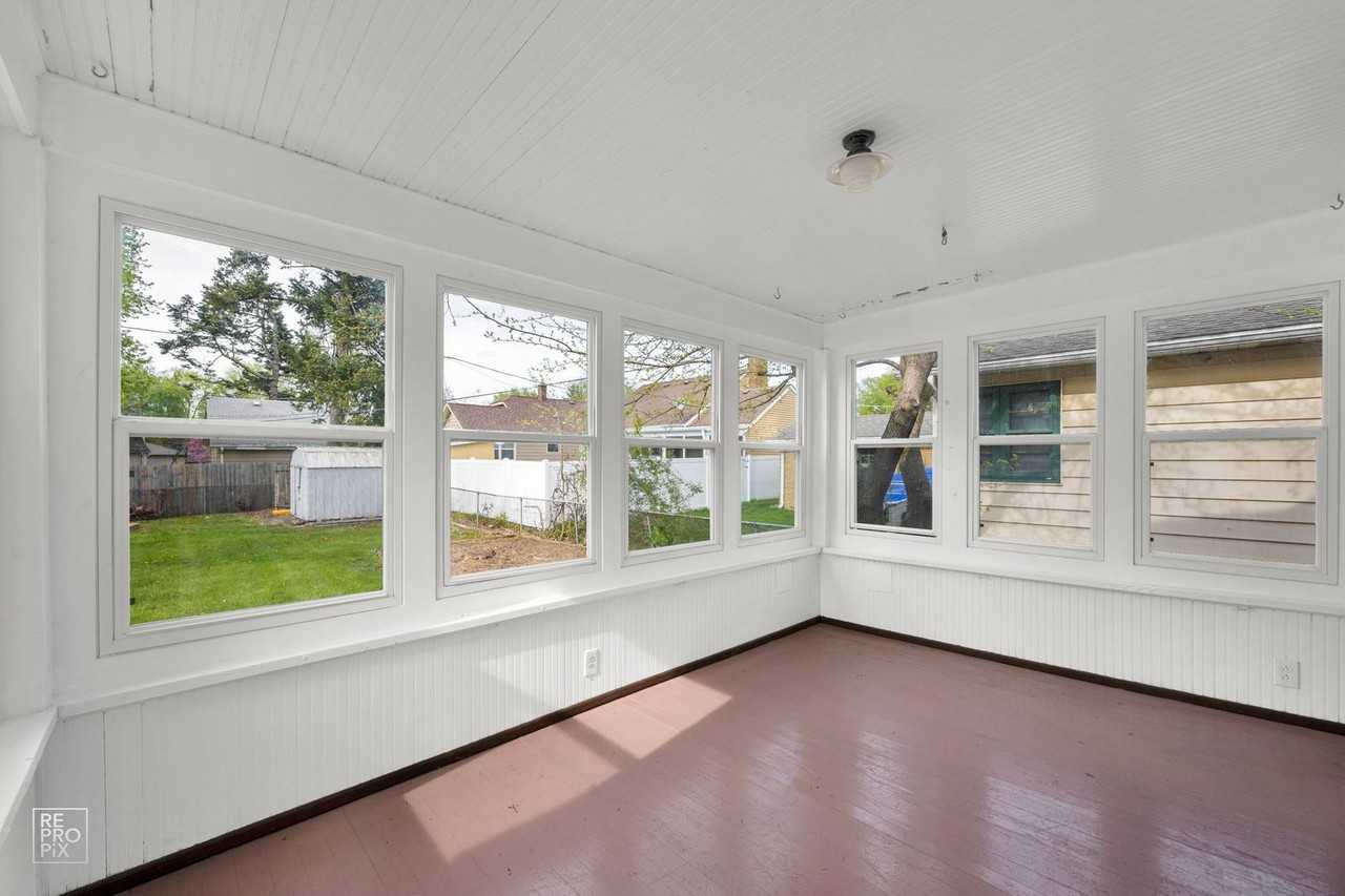 1009 Prairie St - Photo 5 of 10