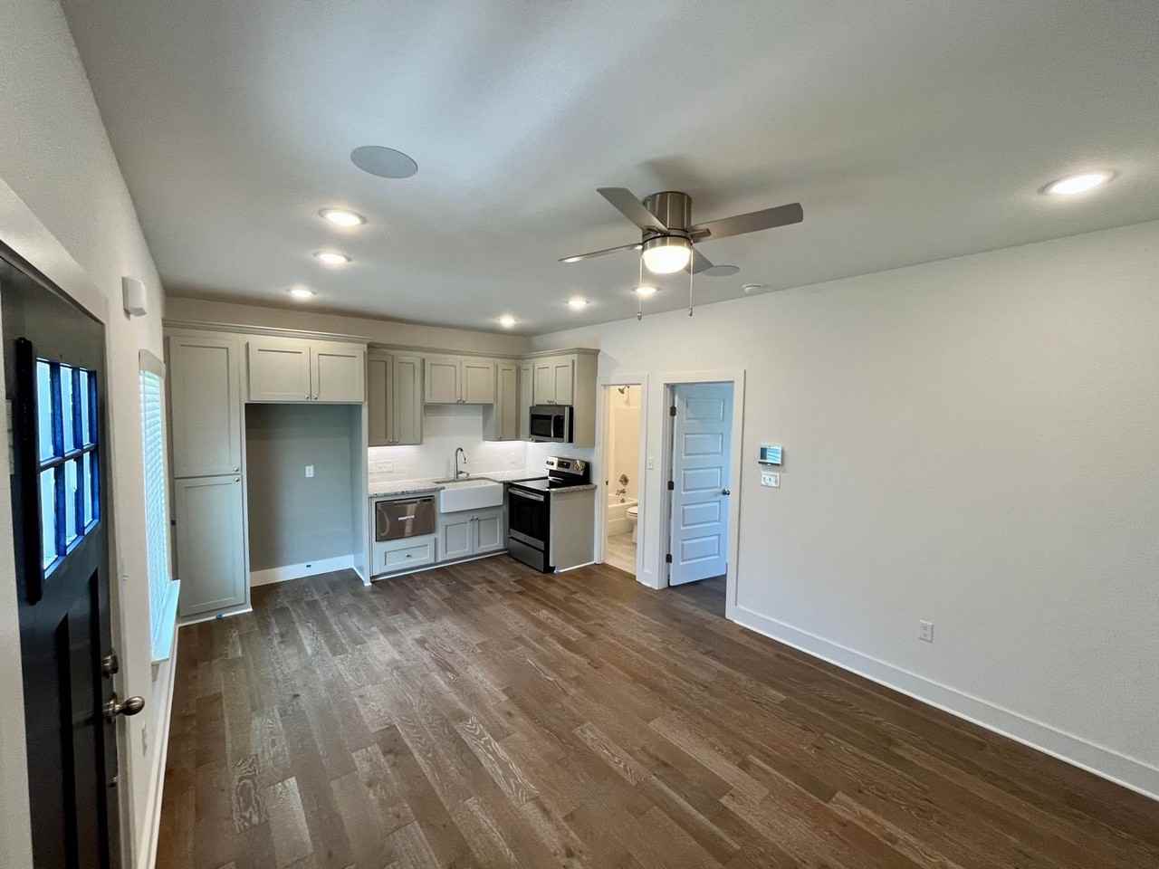 3850 W Somerville Ln - Photo 2 of 8