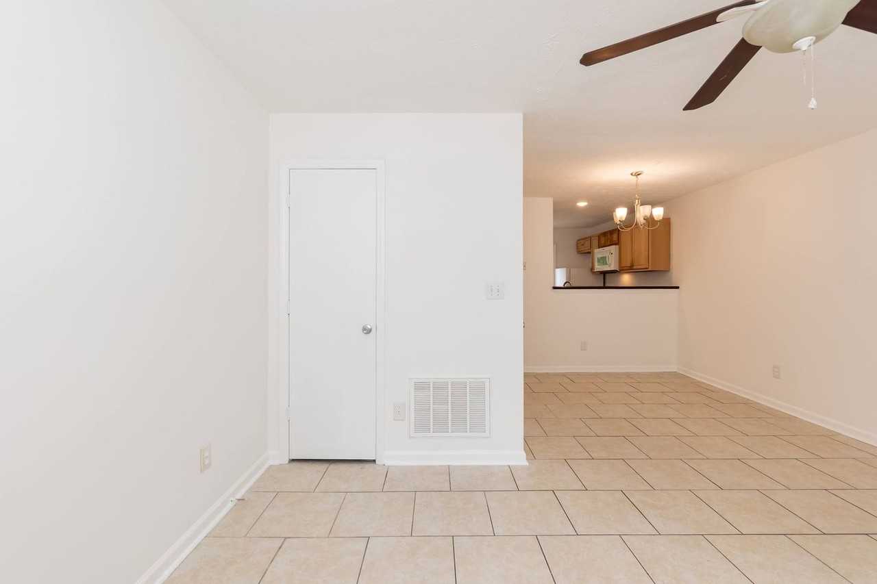 1825 Vintage Rd - Photo 7 of 23