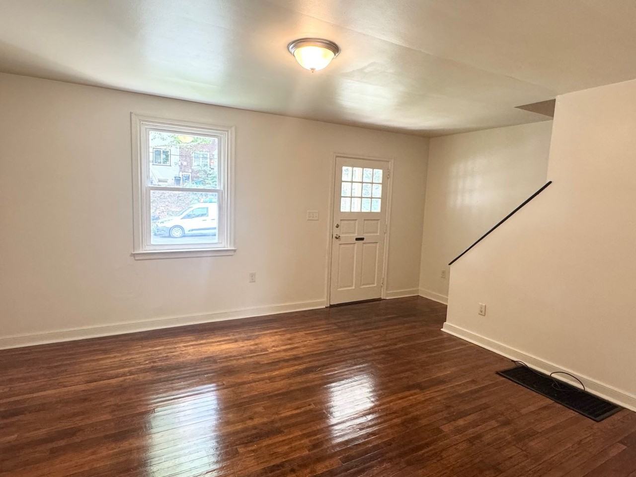 415 Fairview Ave - Photo 2 of 8
