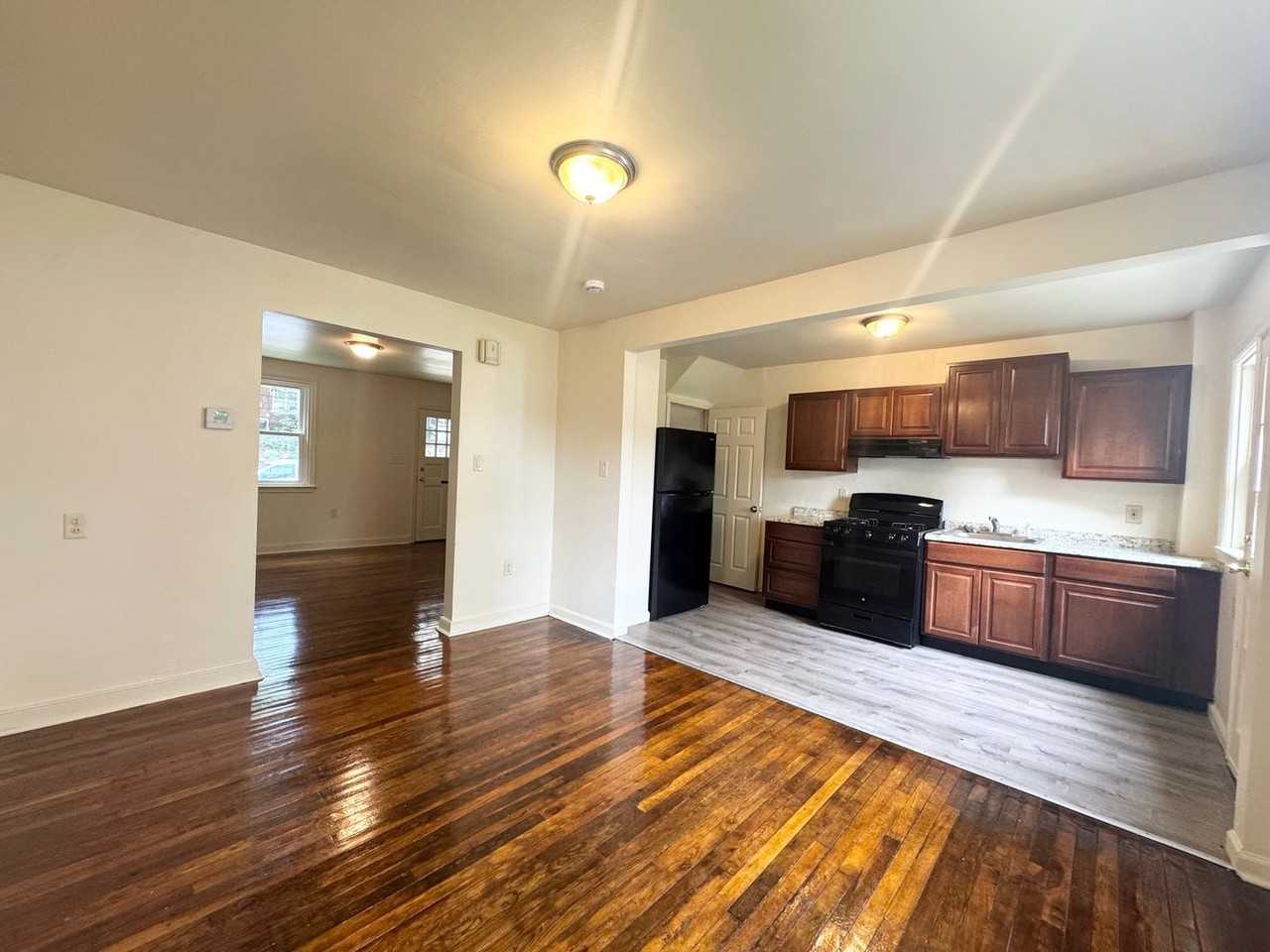 415 Fairview Ave - Photo 3 of 8
