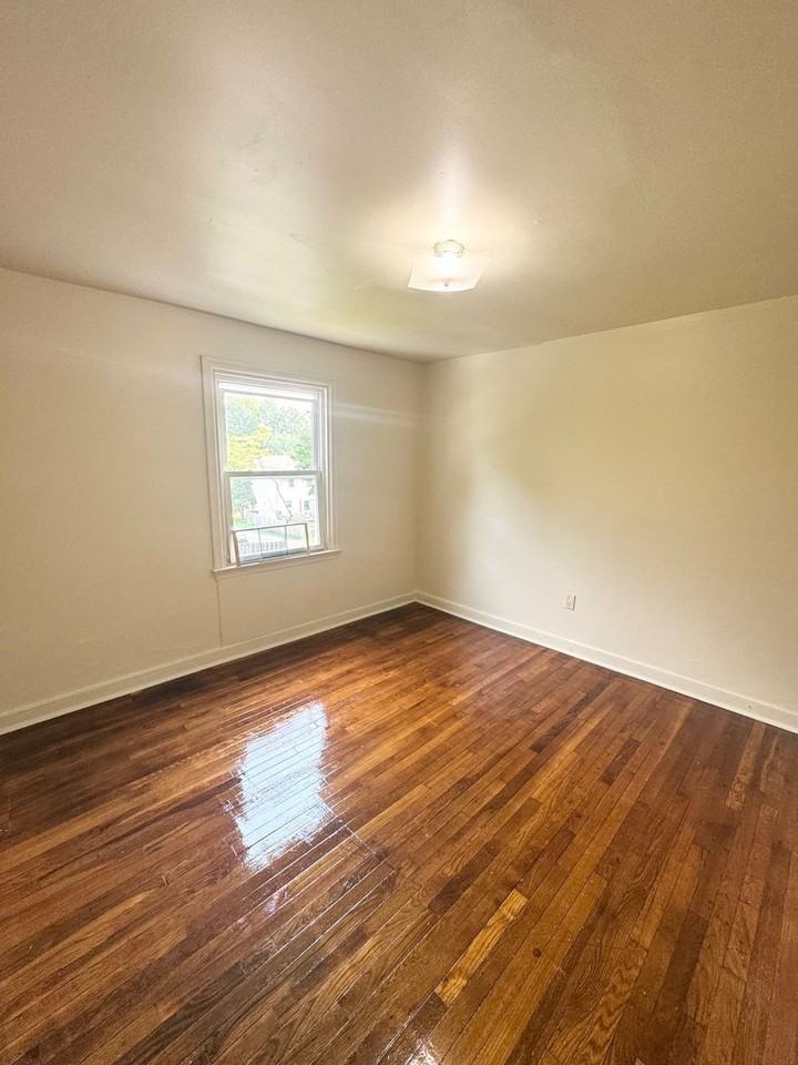 415 Fairview Ave - Photo 6 of 8